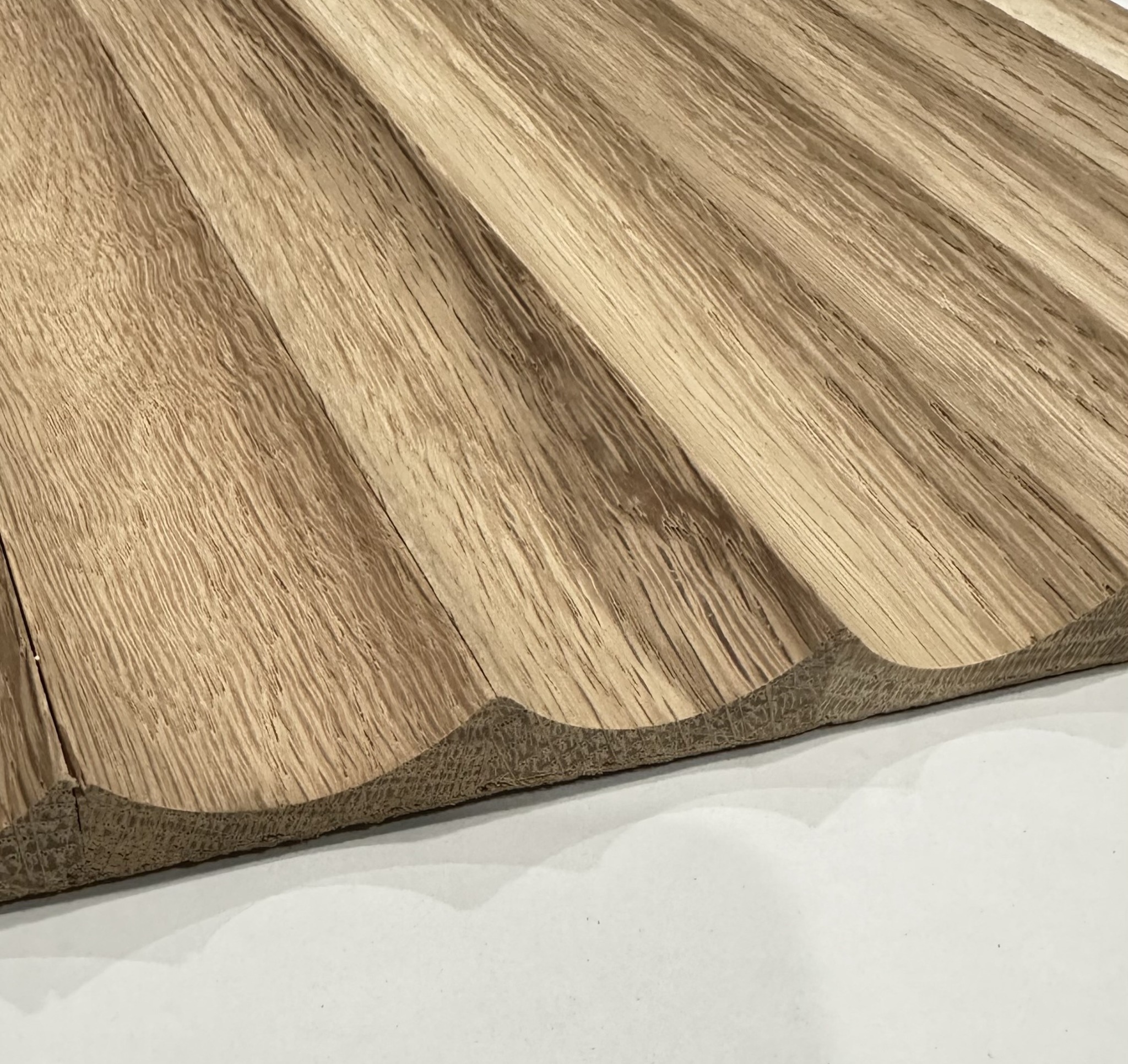 Close-up of a broad fluted Tambour profile